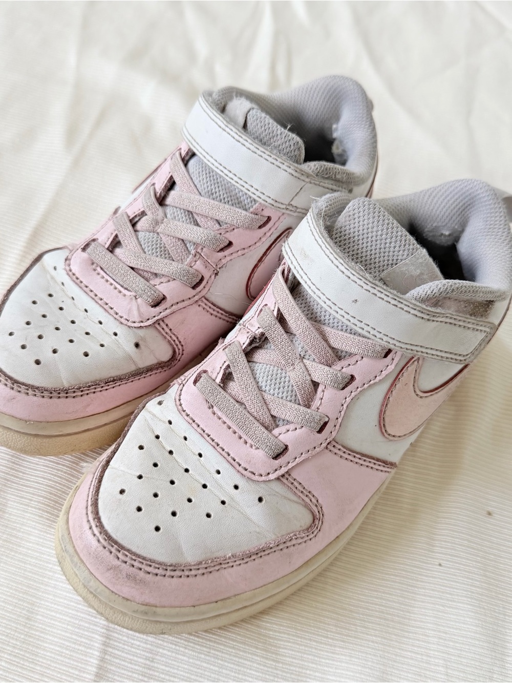 Nike Girls Sneakers Gym Shoes Walking Pink White Used Size 1Y